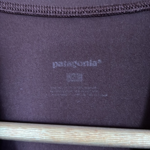 Patagonia tank top maroon wine color - Picture 3 of 3